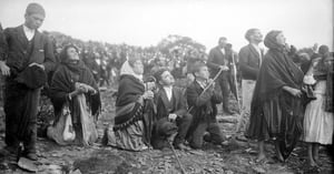 The crowd looking at the Miracle of the Sun that occurred during the Our Lady of Fatima apparitions.
