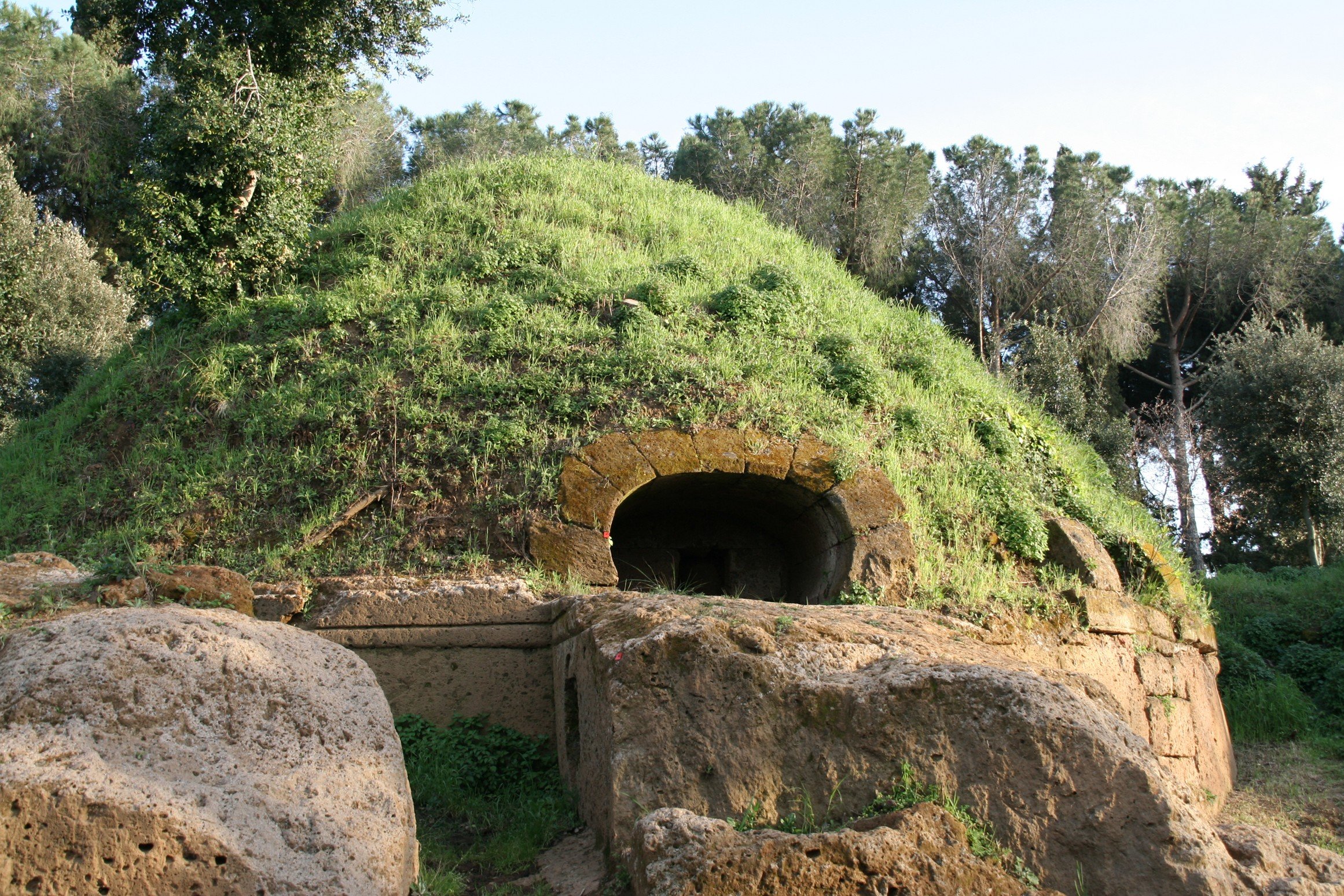 Necropoli_cerveteri_(DC)_-_panoramio